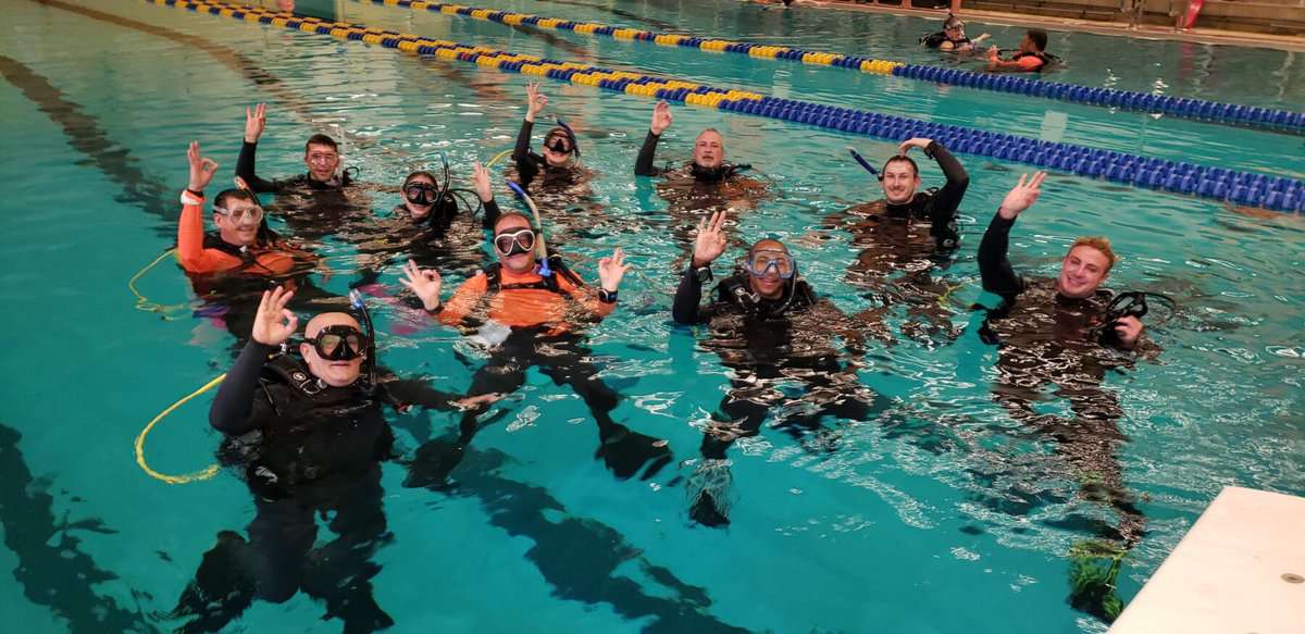 Confined water dive class. (Y-kiki Divers)